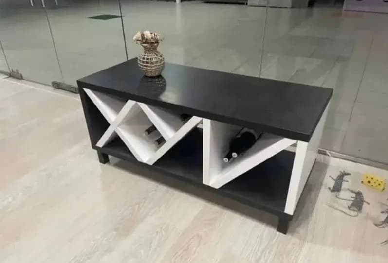 Тумба с надписью Холл